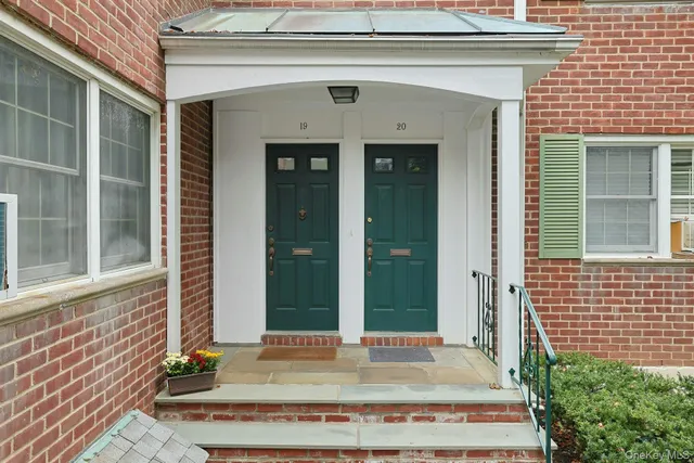 a view of entrance front of the house