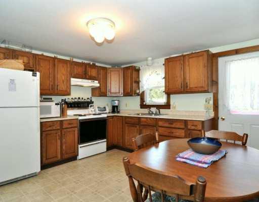 18 Ashbrook Road Narragansett, RI 02882 - Photo 3 of 12 Kitchen.