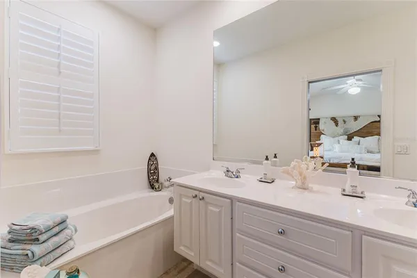 $2,800 | 1564 Napoli Drive West, Sarasota, FL 34232