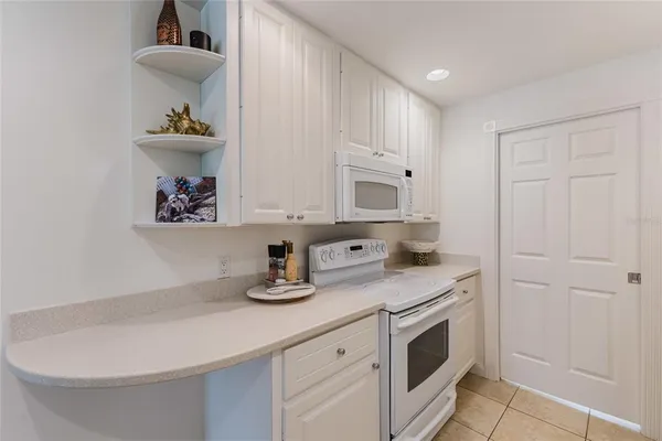 $2,800 | 1564 Napoli Drive West, Sarasota, FL 34232