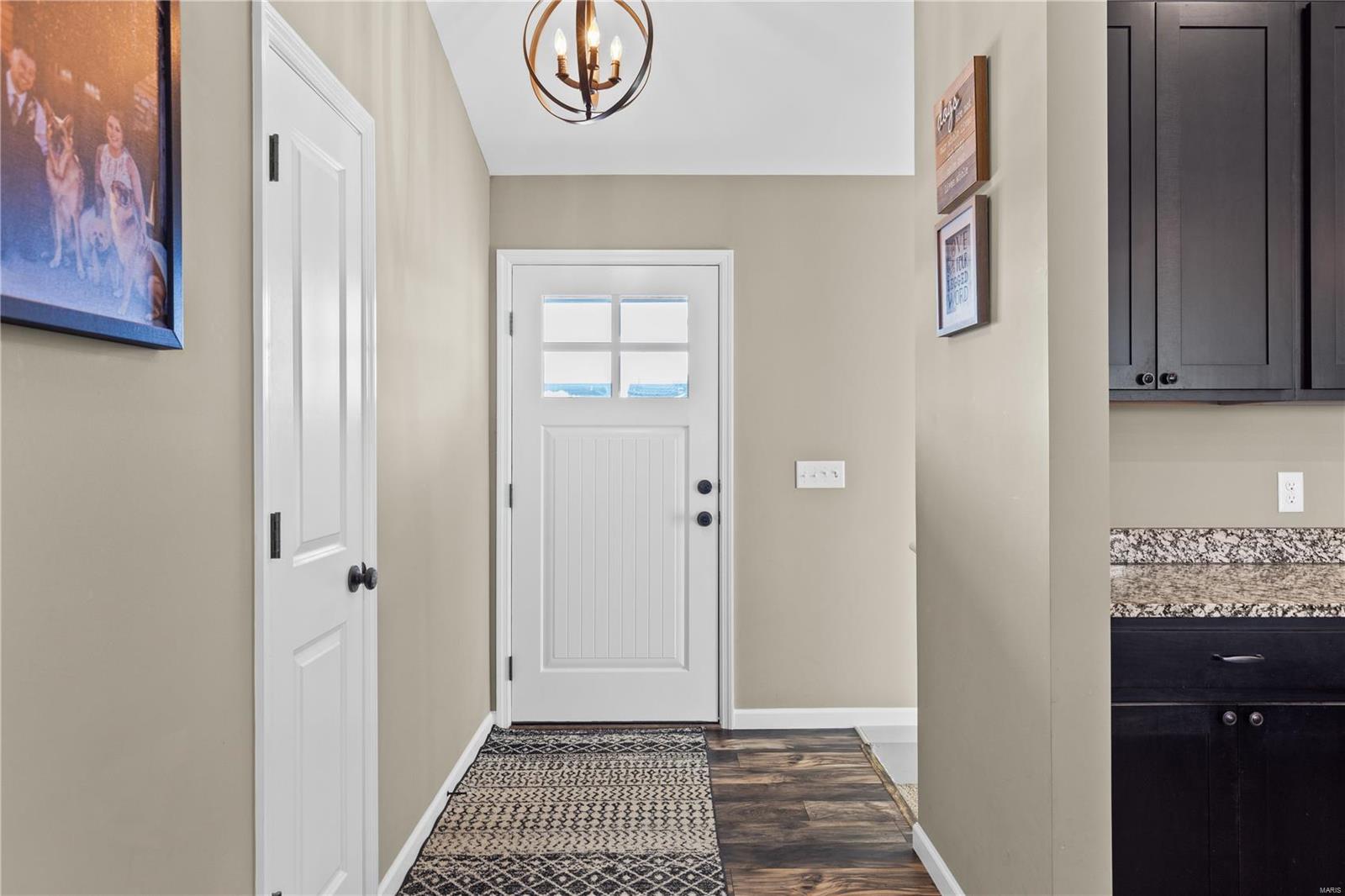 810 Glen Eagle Drive Troy, MO 63379 - Photo 3 of 31