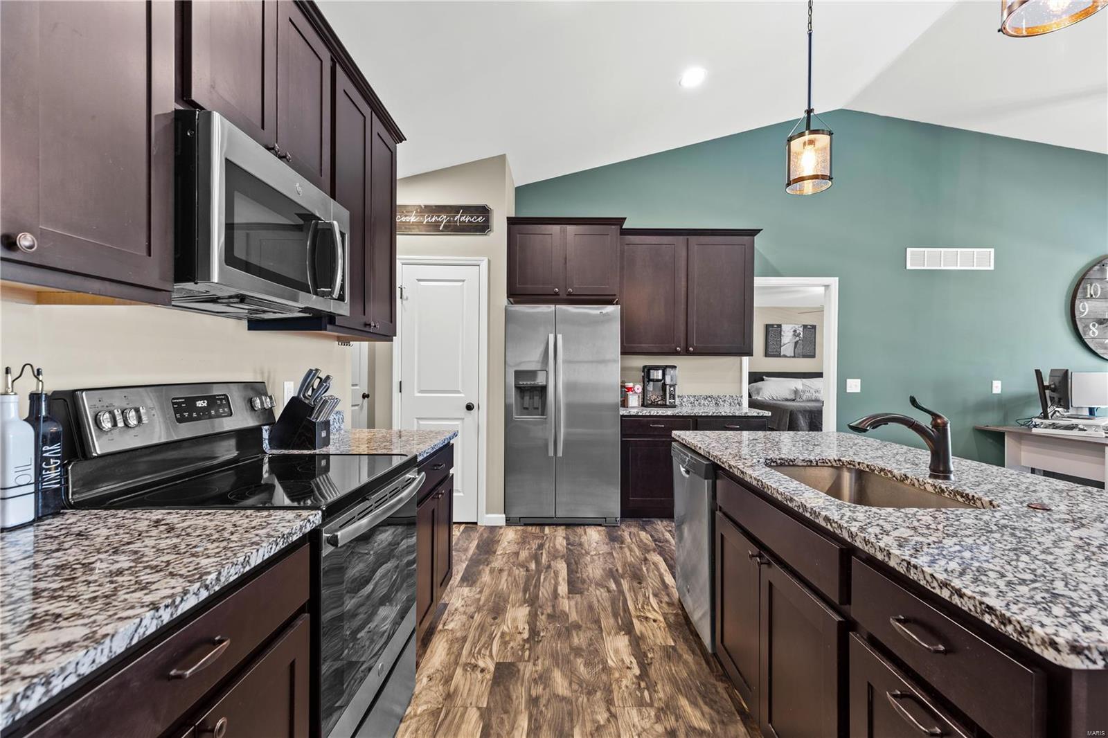 810 Glen Eagle Drive Troy, MO 63379 - Photo 5 of 31