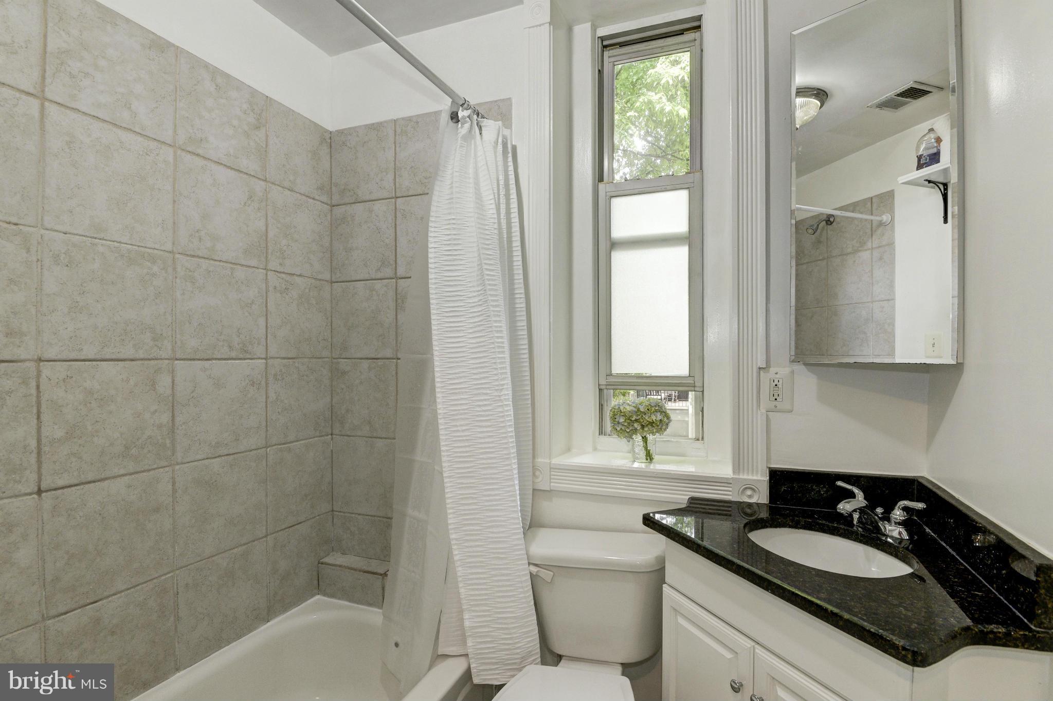 424 Ridge Street Northwest, Unit 4 Washington, DC 20001 - Photo 16 of 30 Bath