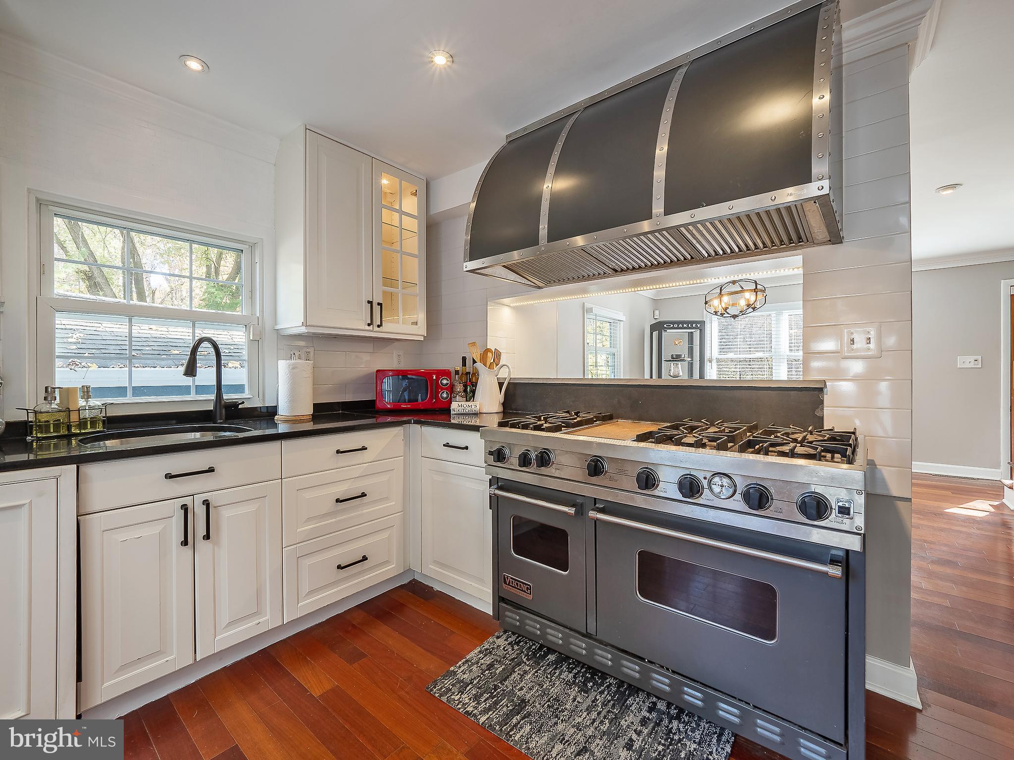 4201 Garrett Park Road Silver Spring, MD 20906 - Photo 2 of 56 Chef's kitchen