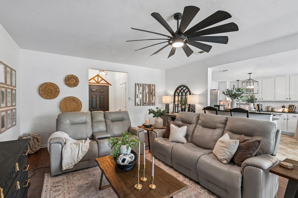 911 High Point Drive Midlothian, TX 76065 - Photo 6 of 28
