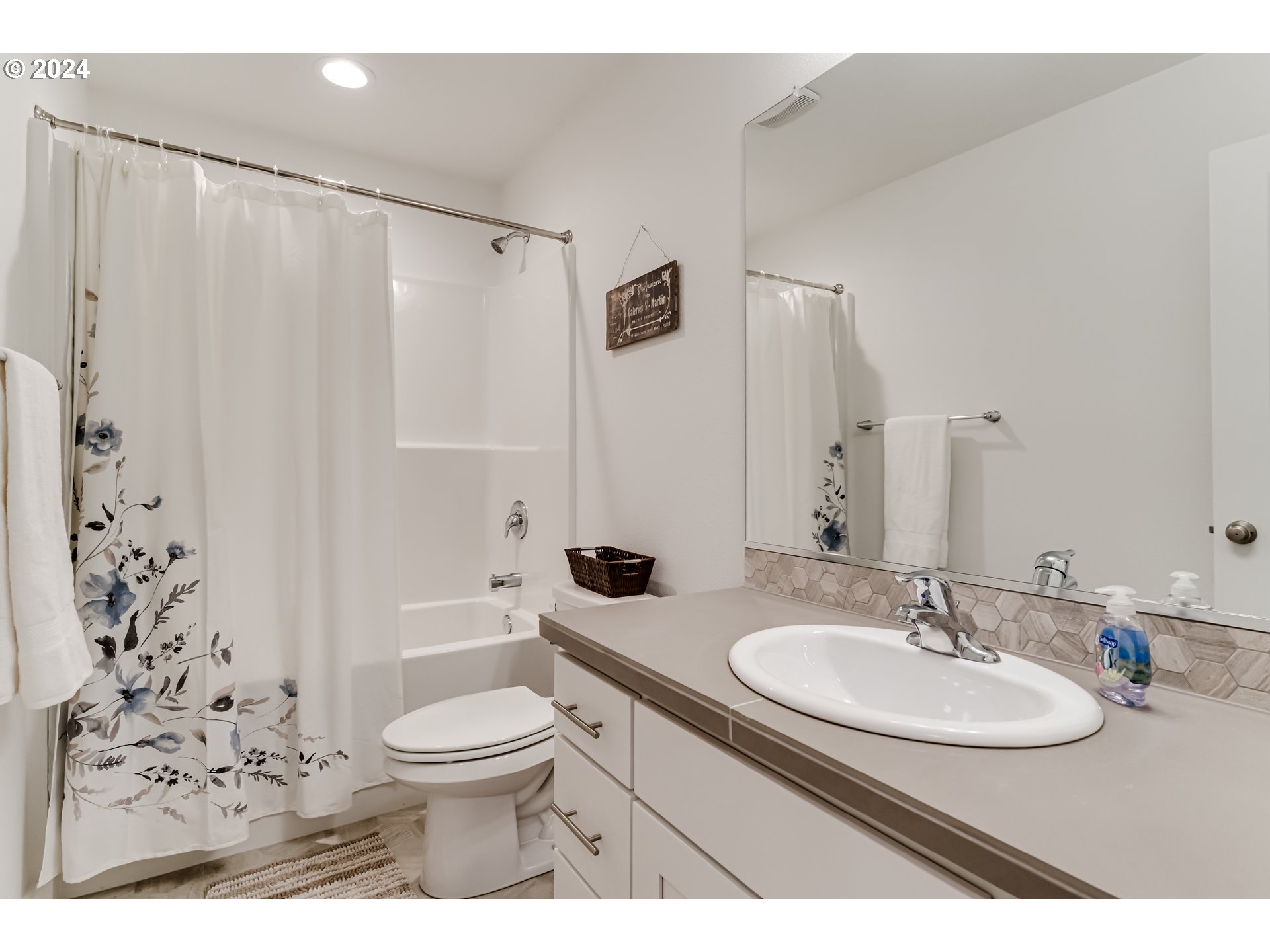 2583 Fieldcress Road Eugene, OR 97403 - Photo 25 of 39 Bathroom