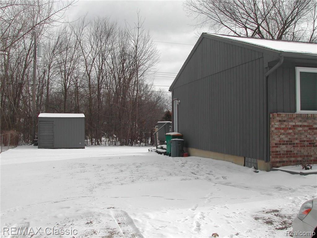 21744 Ruth Street Farmington Hills, MI 48336 - Photo 16 of 17