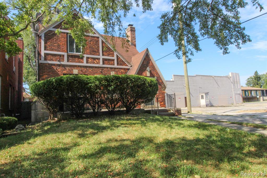 16889 Edinborough Road Detroit, MI 48219 - Photo 2 of 35