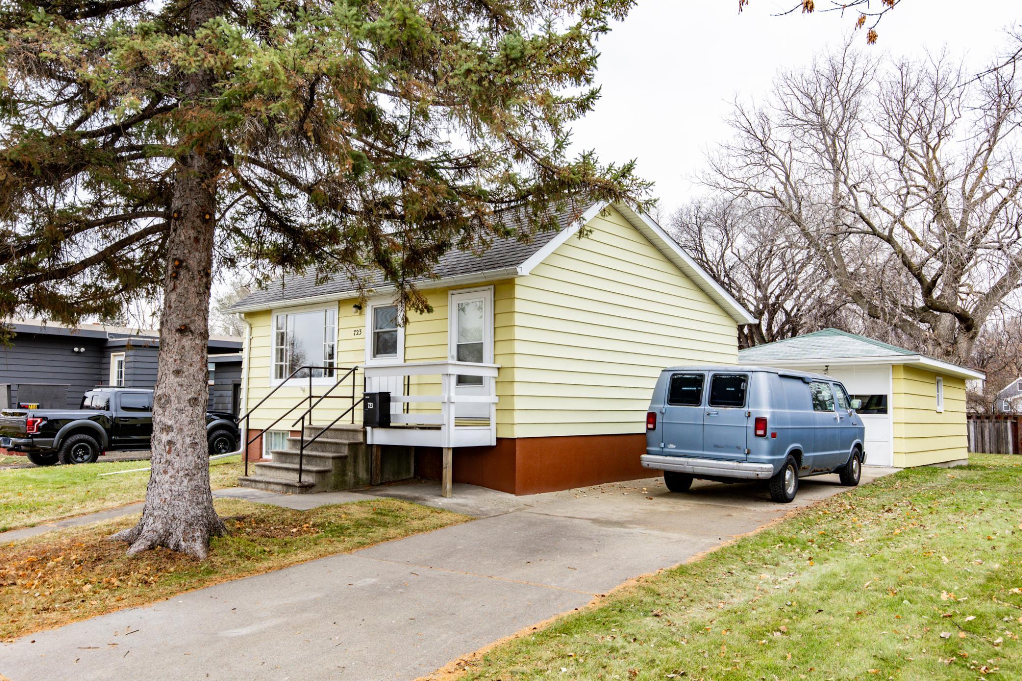 723 13th Street North Moorhead, MN 56560 - Photo 4 of 50