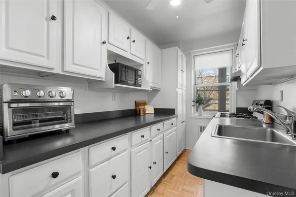 $349,000 | 3 Washington Square, Unit 4D, Larchmont, NY 10538