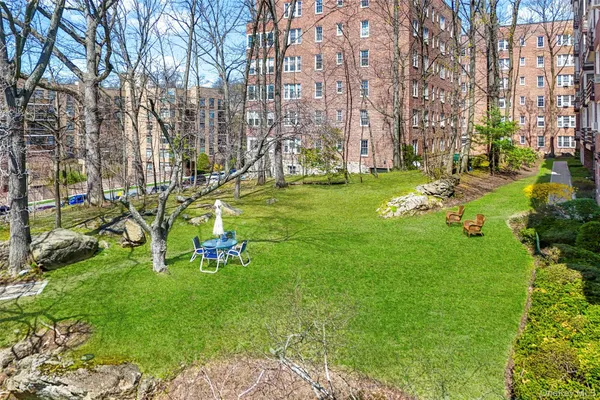 $349,000 | 3 Washington Square, Unit 4D, Larchmont, NY 10538