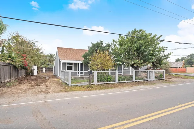 a house view with a outdoor space