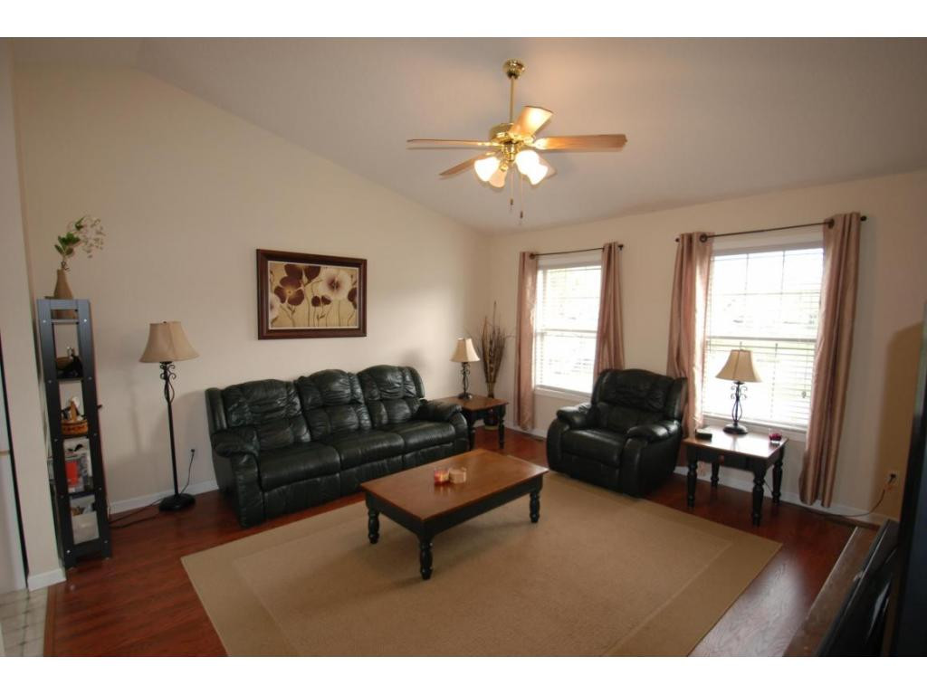 29 Maple Ridge Court Jonesborough, TN 37659 - Photo 4 of 20 Great Room with cathedral ceil