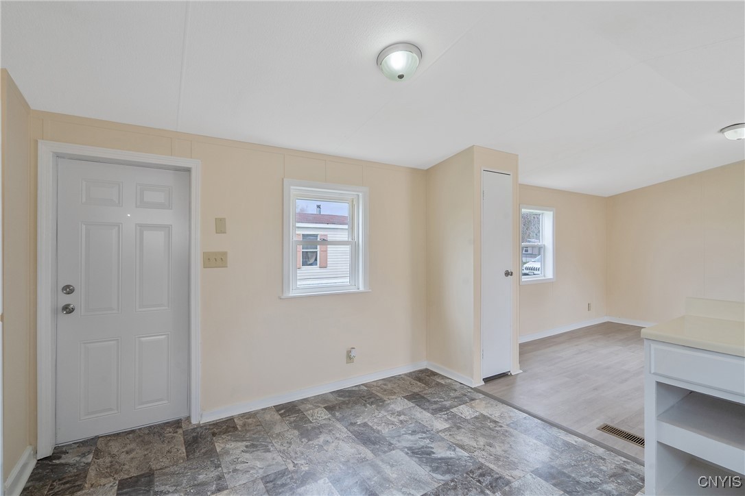 956 Middle Road, Unit 9W Scriba, NY 13126 - Photo 7 of 15