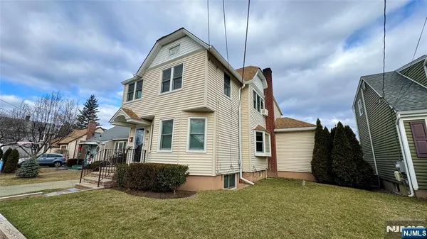 $2,400 | 163 Center Street, Unit 2, New Milford, NJ 07646