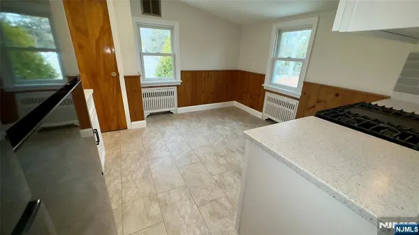 $2,400 | 163 Center Street, Unit 2, New Milford, NJ 07646