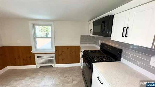 $2,400 | 163 Center Street, Unit 2, New Milford, NJ 07646