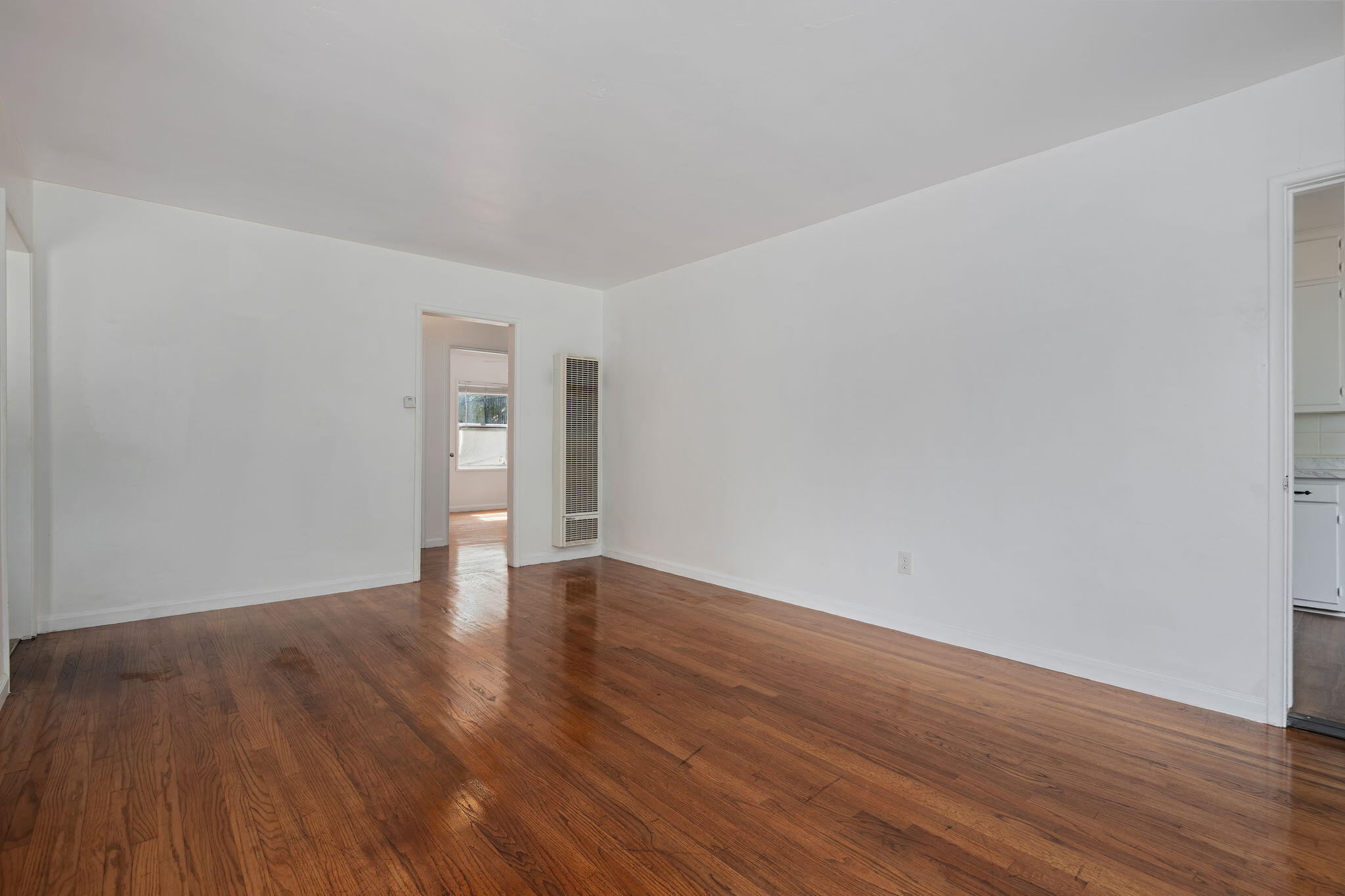 1545 West Valerio Street Santa Barbara, CA 93101 - Photo 2 of 22 06 - Living Room