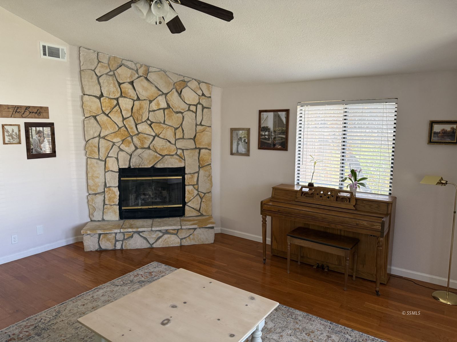 805 Janelle Court Ridgecrest, CA 93555 - Photo 3 of 27