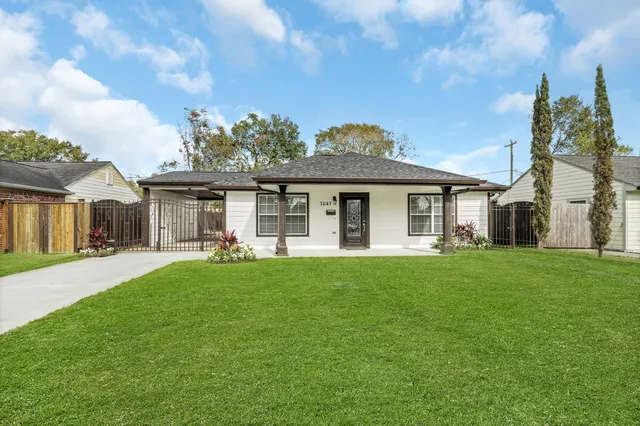 $2,500 | 7647 Greendowns Street, Houston, TX 77087