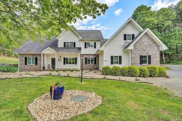 $949,950 | 120 Stonelea Drive, Troutville, VA 24175