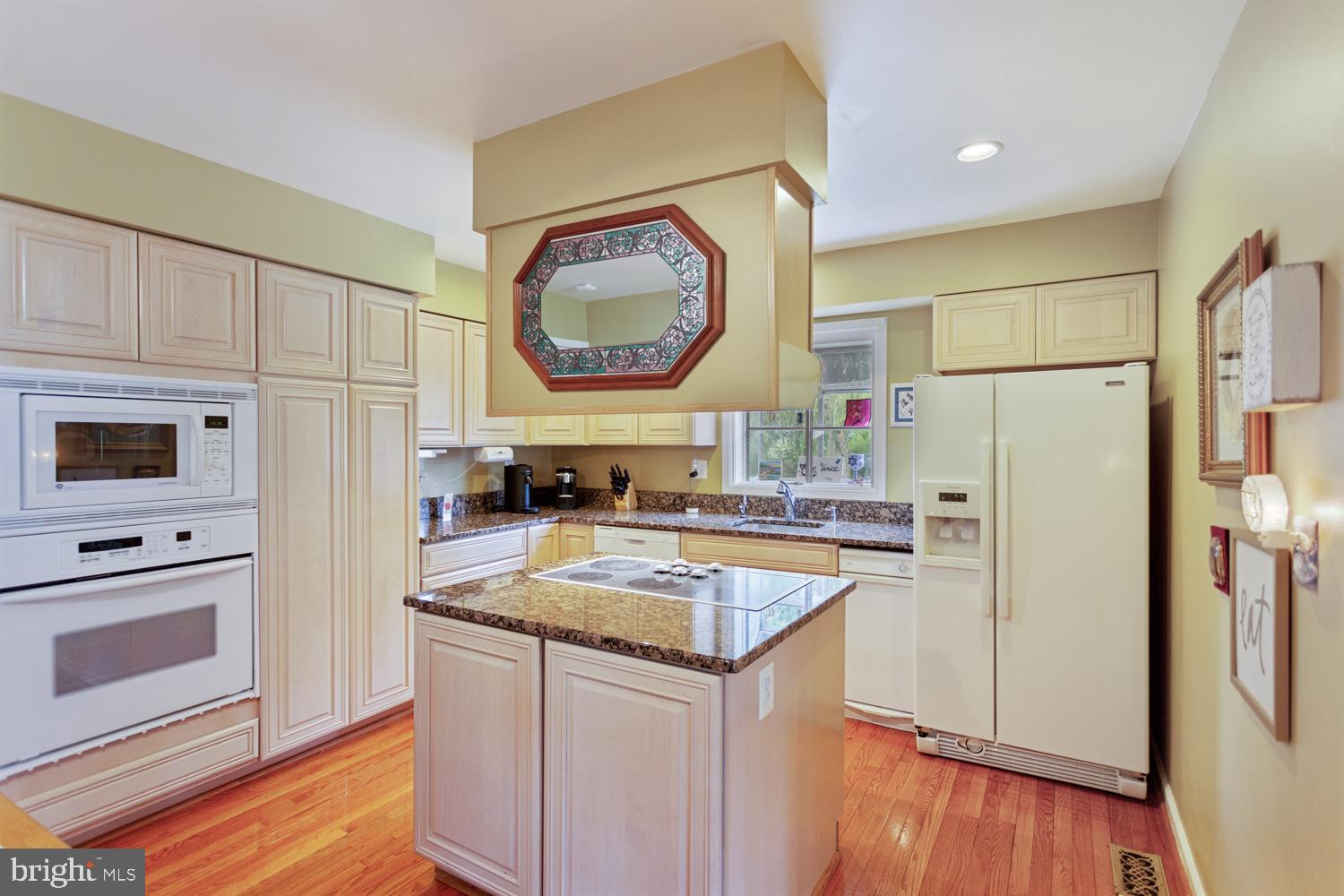 5181 Downwest Ride Columbia, MD 21044 - Photo 14 of 40 Classic kitchen with granite counters
