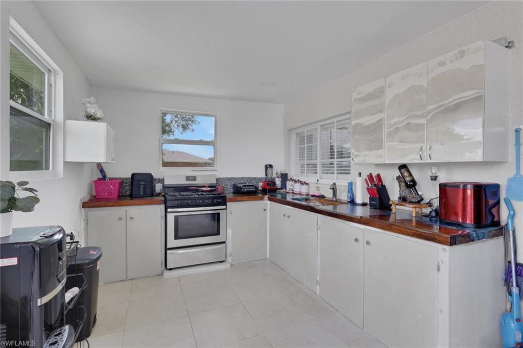 4075 24th Avenue Northeast Naples, FL 34120 - Photo 14 of 21 Outdoor kitchen