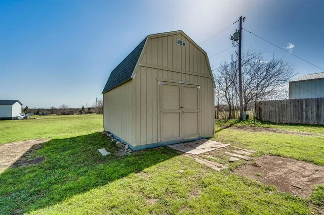 a view of a tiny house with backyard
