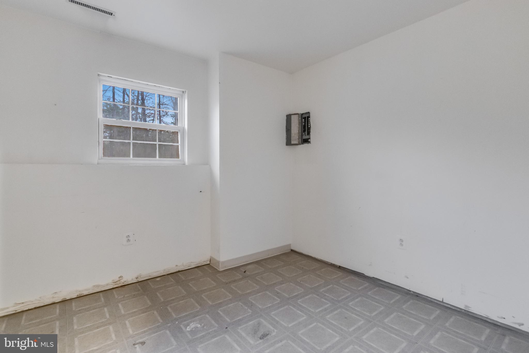 14107 Kydon Court Brandywine, MD 20613 - Photo 25 of 27 an empty room with a window