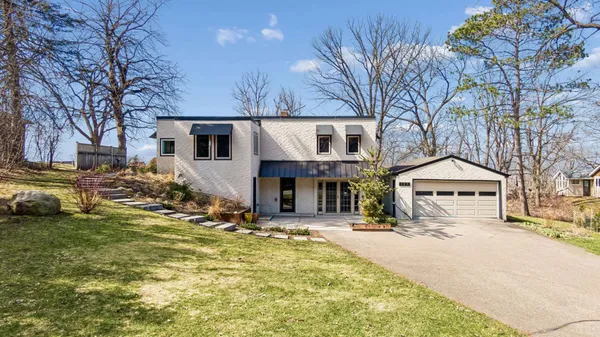 $435,000 | 525 Burlington Road, St. Paul, MN 55119