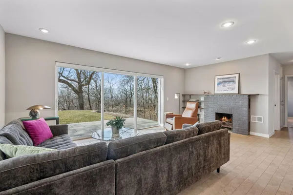 $435,000 | 525 Burlington Road, St. Paul, MN 55119