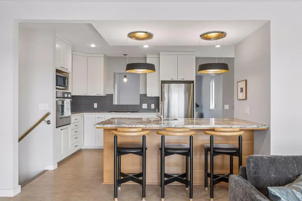 $435,000 | 525 Burlington Road, St. Paul, MN 55119