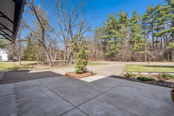 $435,000 | 525 Burlington Road, St. Paul, MN 55119