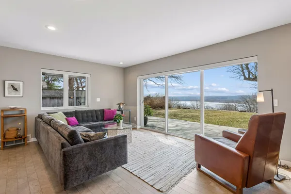 $435,000 | 525 Burlington Road, St. Paul, MN 55119