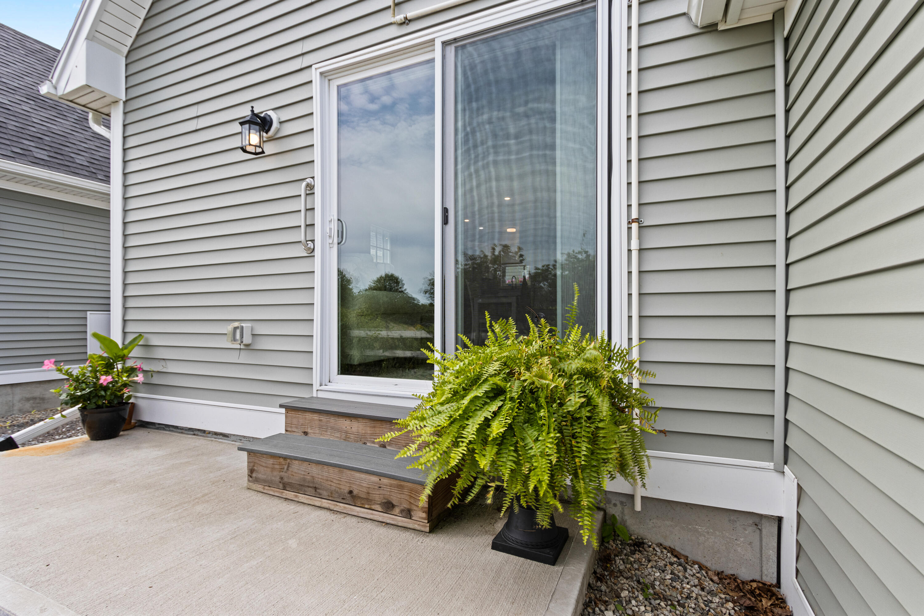994 Portland Road, Unit 3 Saco, ME 04072 - Photo 27 of 30 Patio