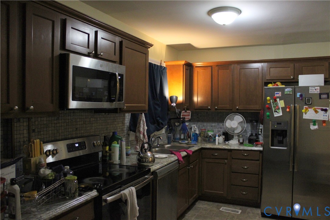 902 Hampton Road Petersburg, VA 23805 - Photo 2 of 12