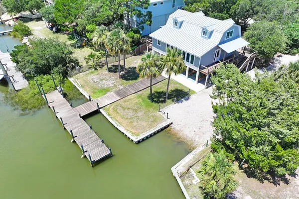 $1,299,000 | 304 Wing Street, St. George Island, FL 32328