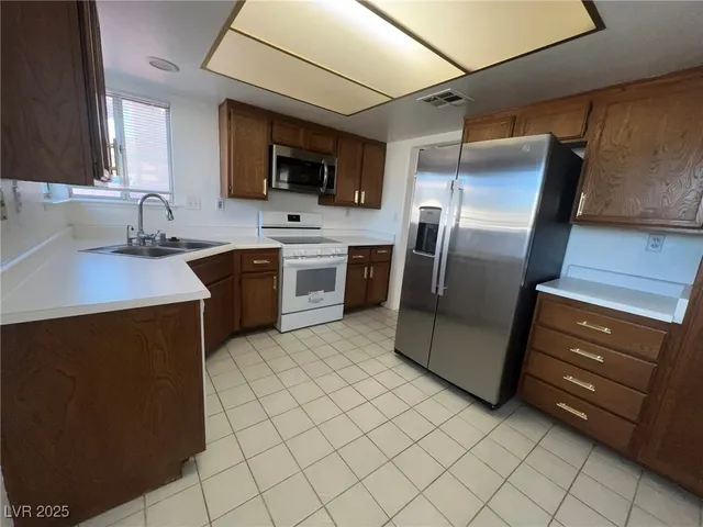 $2,100 | 1908 Misty Glade Drive, Las Vegas, NV 89119