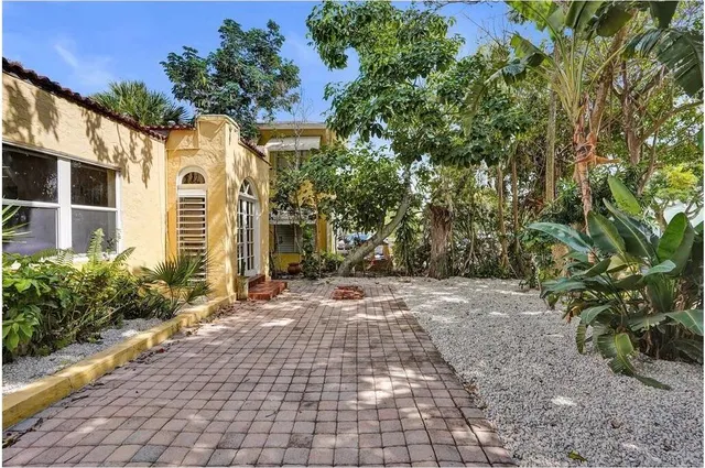 a view of a pathway with a yard