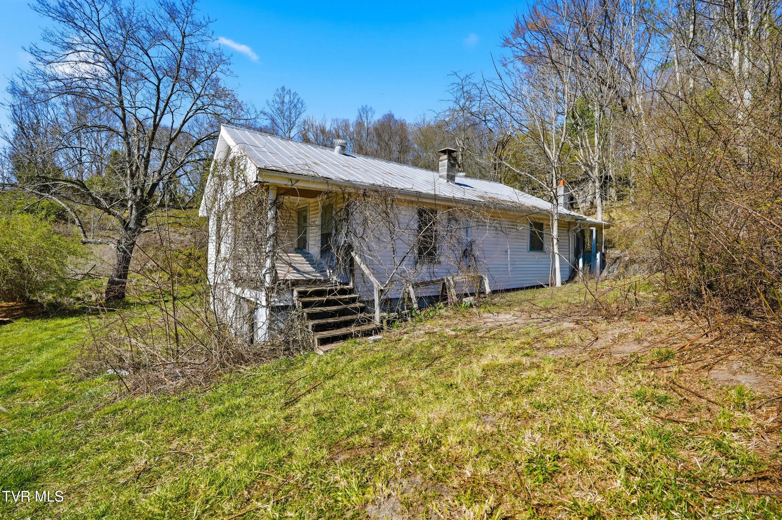 486 Cloud High Road Duffield, VA 24244 - Photo 4 of 19 18_486 cloud high rd-15