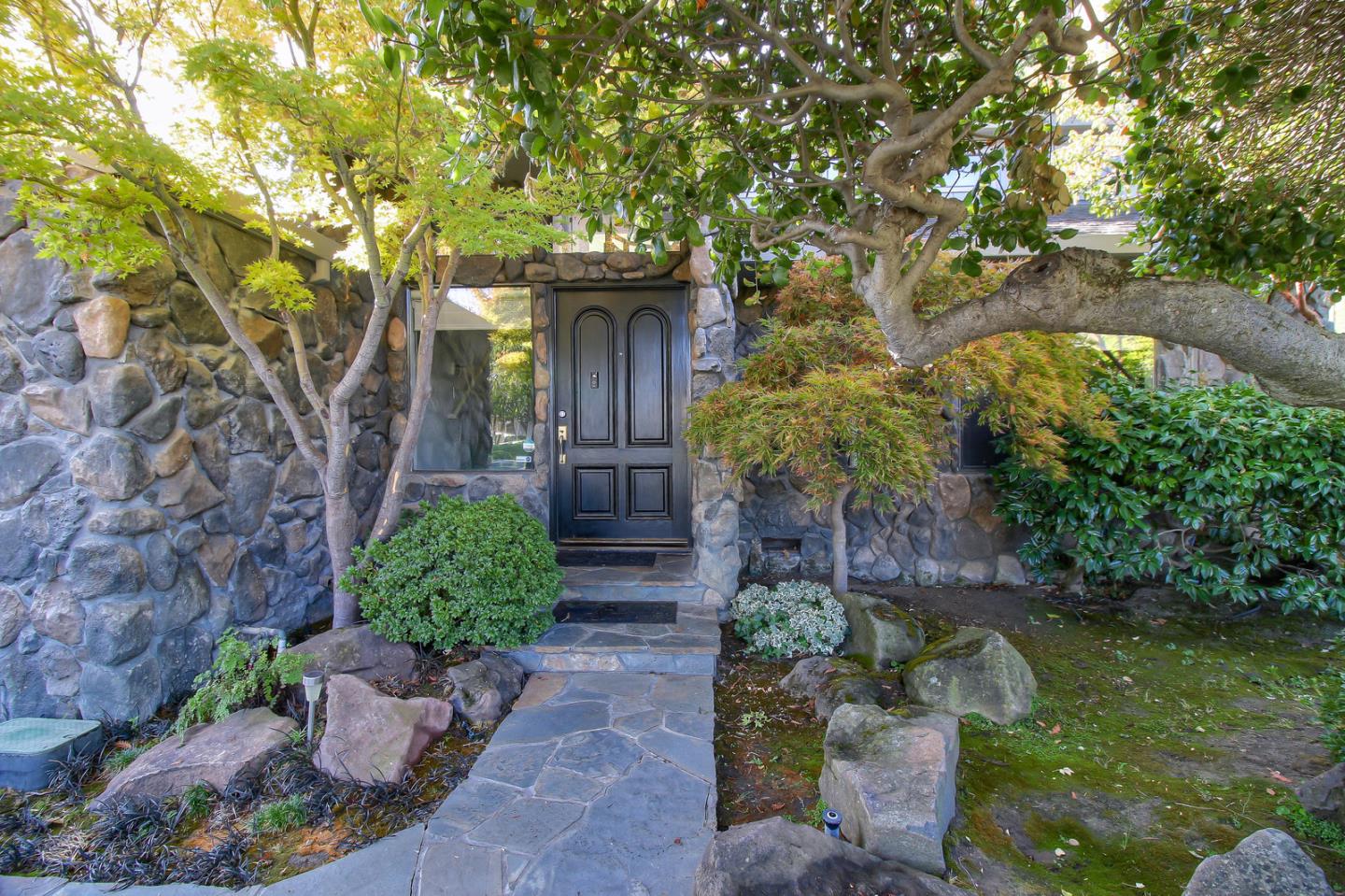 5998 Sutton Park Place Cupertino, CA 95014 - Photo 3 of 6 a view of a garden with large trees