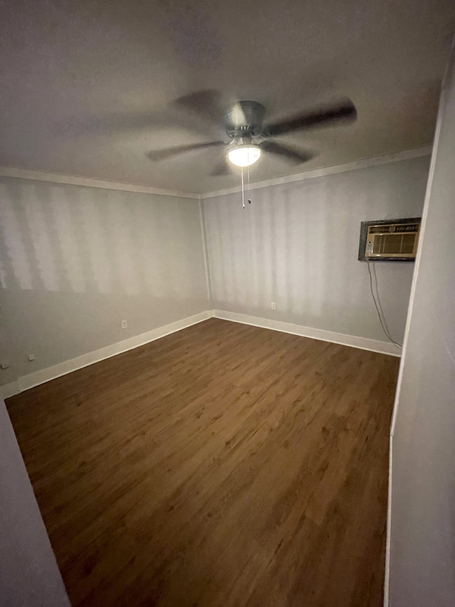 1021 West College Street, Unit B Murfreesboro, TN 37129 - Photo 4 of 5 en empty room with wooden floor and fan