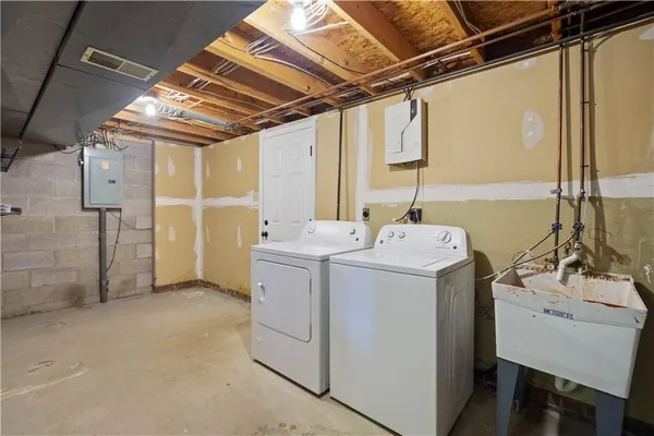 $249,900 | 2309 Elm Drive, Oakdale, PA 15071