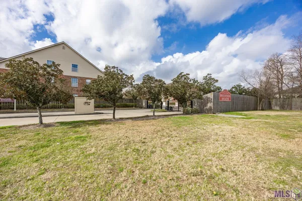 $185,000 | 900 Dean Lee Drive, Unit 1404, Baton Rouge, LA 70820