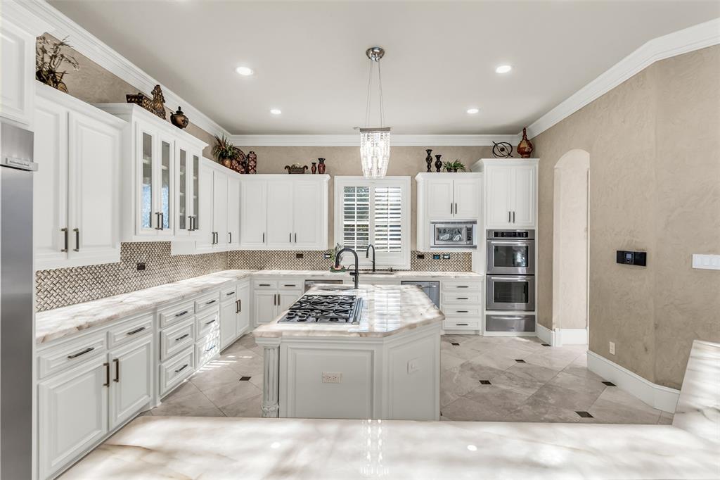 8600 Riviera Court Flower Mound, TX 75022 - Photo 10 of 40 a kitchen with a sink stove and cabinets