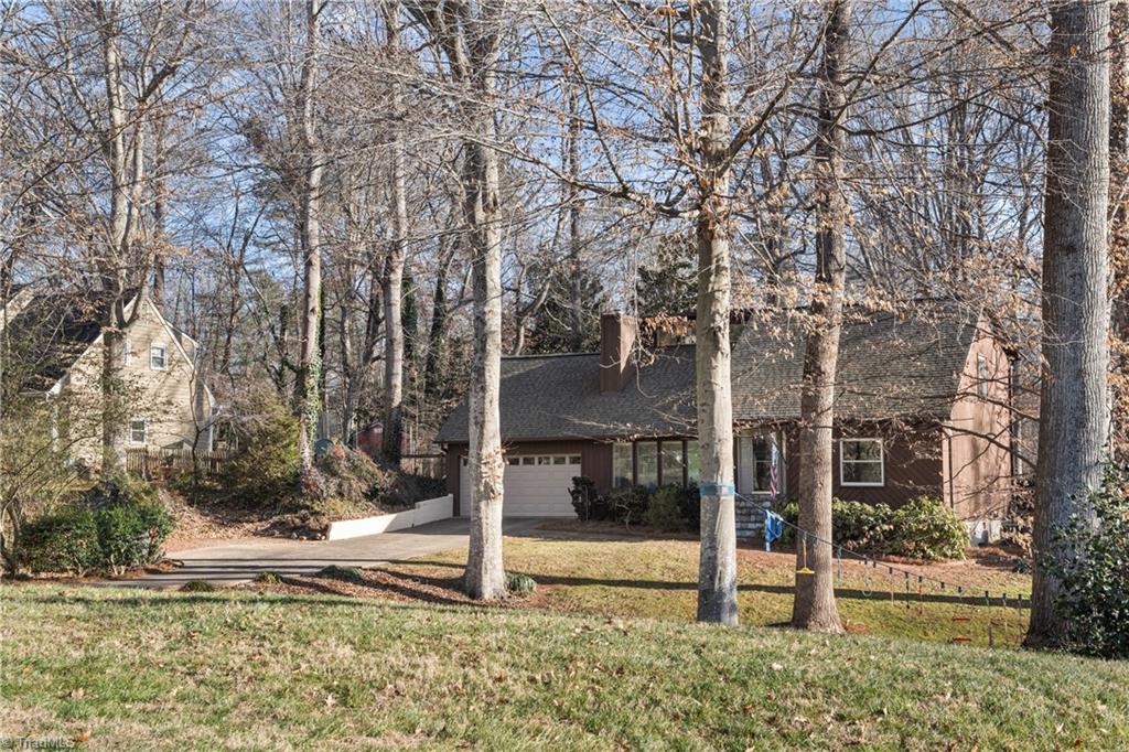 813 Horncastle Road Winston-Salem, NC 27104 - Photo 2 of 40