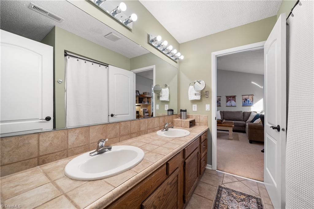 813 Horncastle Road Winston-Salem, NC 27104 - Photo 32 of 40