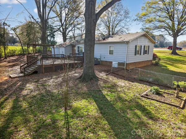 an empty room with windows and ceiling fan