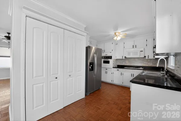 a view of an empty room with a ceiling fan