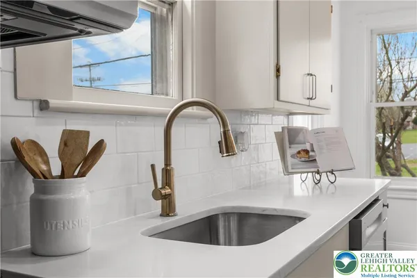 a close view of sink and tap